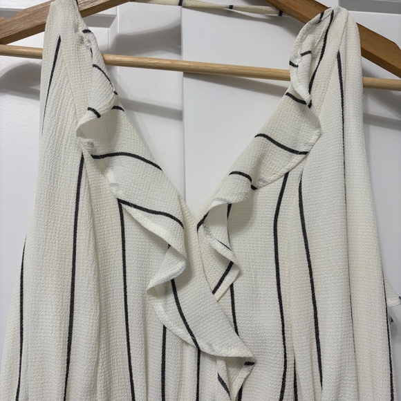 Striped open back ruffled romper - Picture 3 of 7